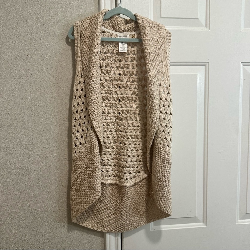 Girls Max Studio Beige Knot Sweater Vest Size M (10-12)